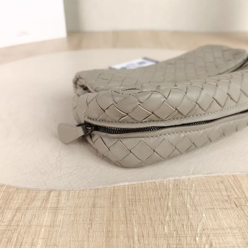 Bottega Veneta Shoulder Bag Woven Messenger Bag Grey Calfskin One Size 19 × 5 × 11 cm — detail view 4 of 9