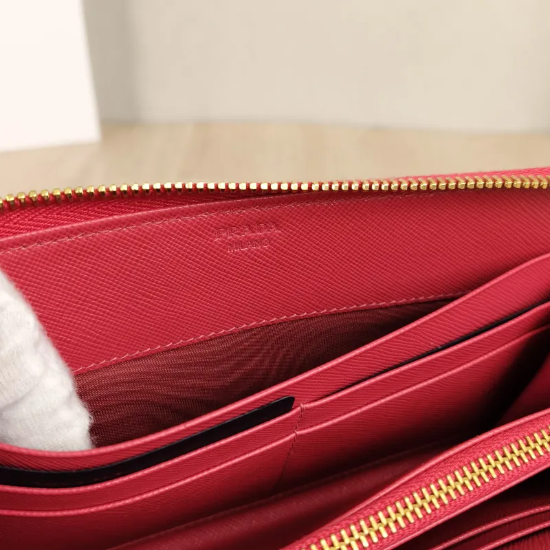 PRADA Wallet Wallet Red Calfskin Edition18.5 × 2 × 10.5 cm — detail view 3 of 11