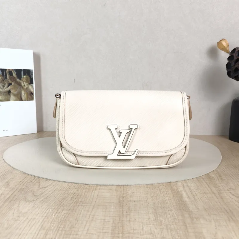 Louis Vuitton Shoulder Bag BUCI Beige Epi Embossed Calfskin One Size24.5 × 9 × 15.5 cm