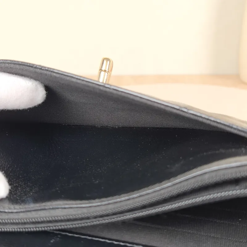 Chanel Crossbody Bag Pearl Black Lambskin 19 × 3.5 × 12 cm — detail view 5 of 14