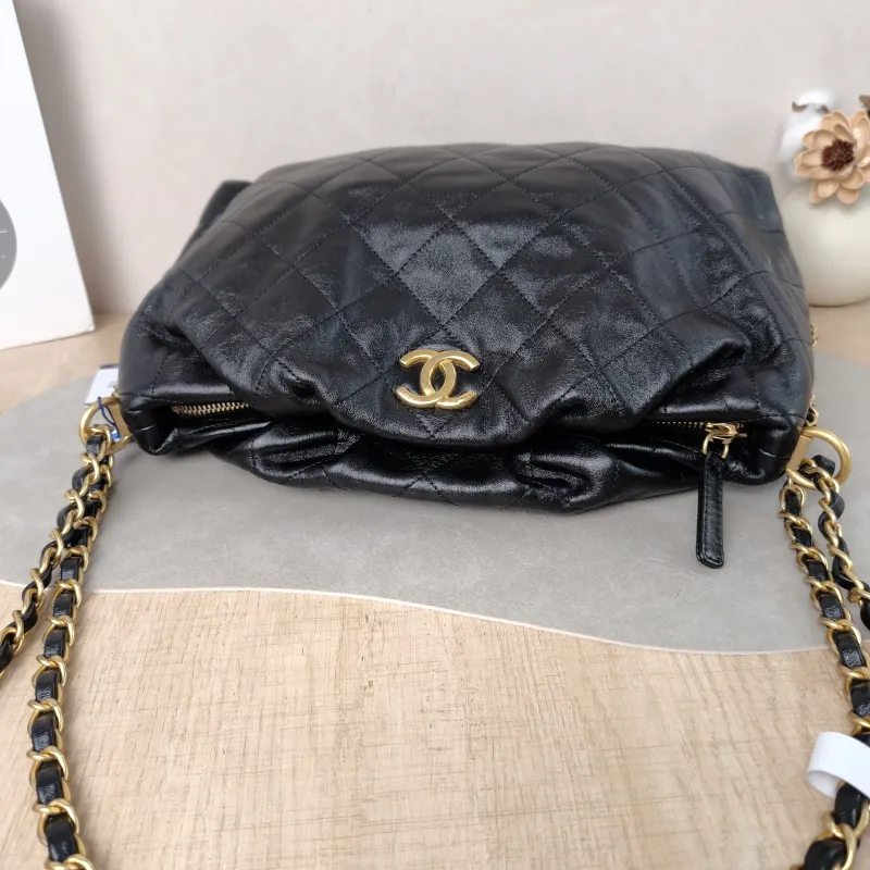 Chanel Shoulder Bag hobo Black Lambskin One Size 32 × 10 × 26 cm 29 — detail view 15 of 15