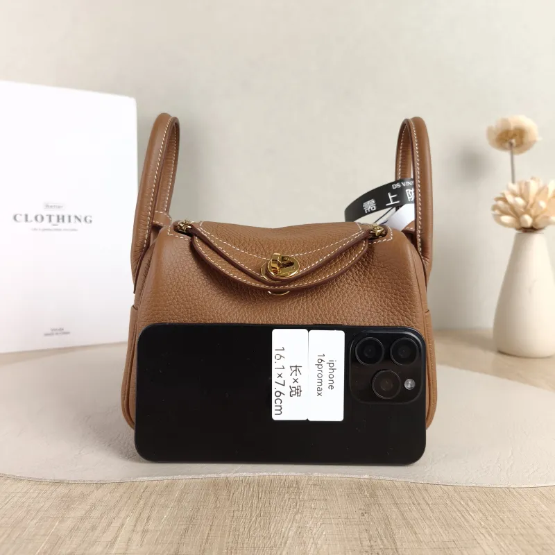 Hermès Crossbody Bag Lindy Mini 19 TC Calfskin Mini 19 × 9.5 × 13 cm G — cover view 3 of 5