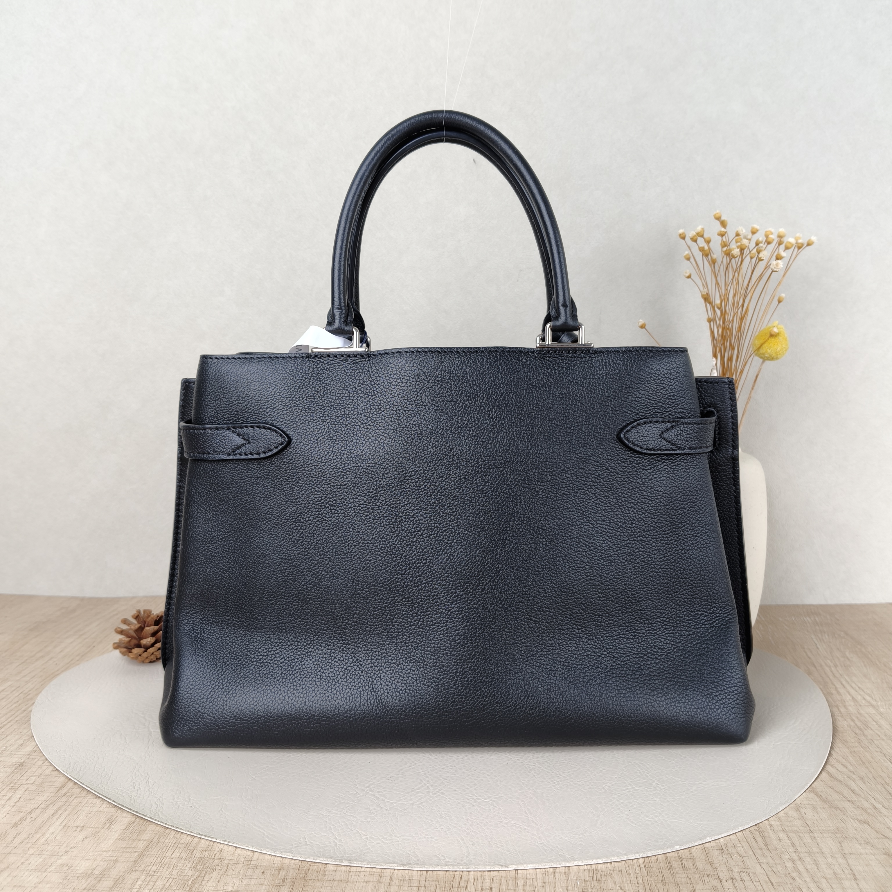 Louis Vuitton Crossbody Bag Lockme Day Top Handle Bag Black Calfskin One Size31 × 16 × 24 cm — cover view 4 of 5