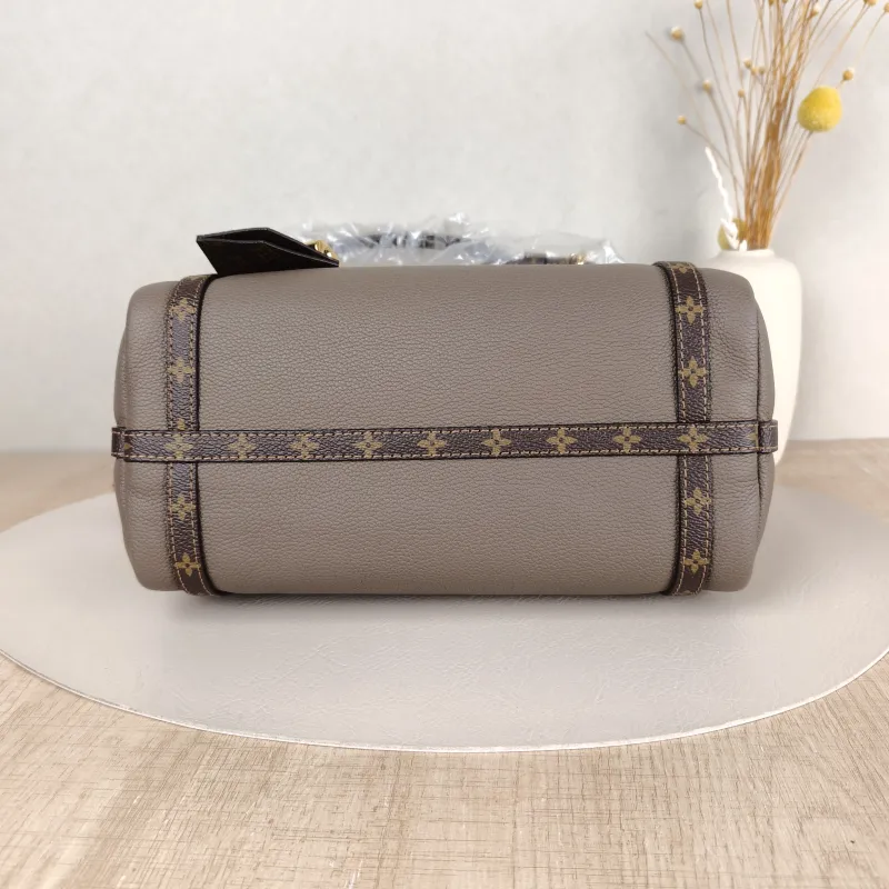 Louis Vuitton Shoulder Bag EXPRESS Shoulder Bag Grey Calfskin Small26 × 13.5 × 17 cm — cover view 4 of 5