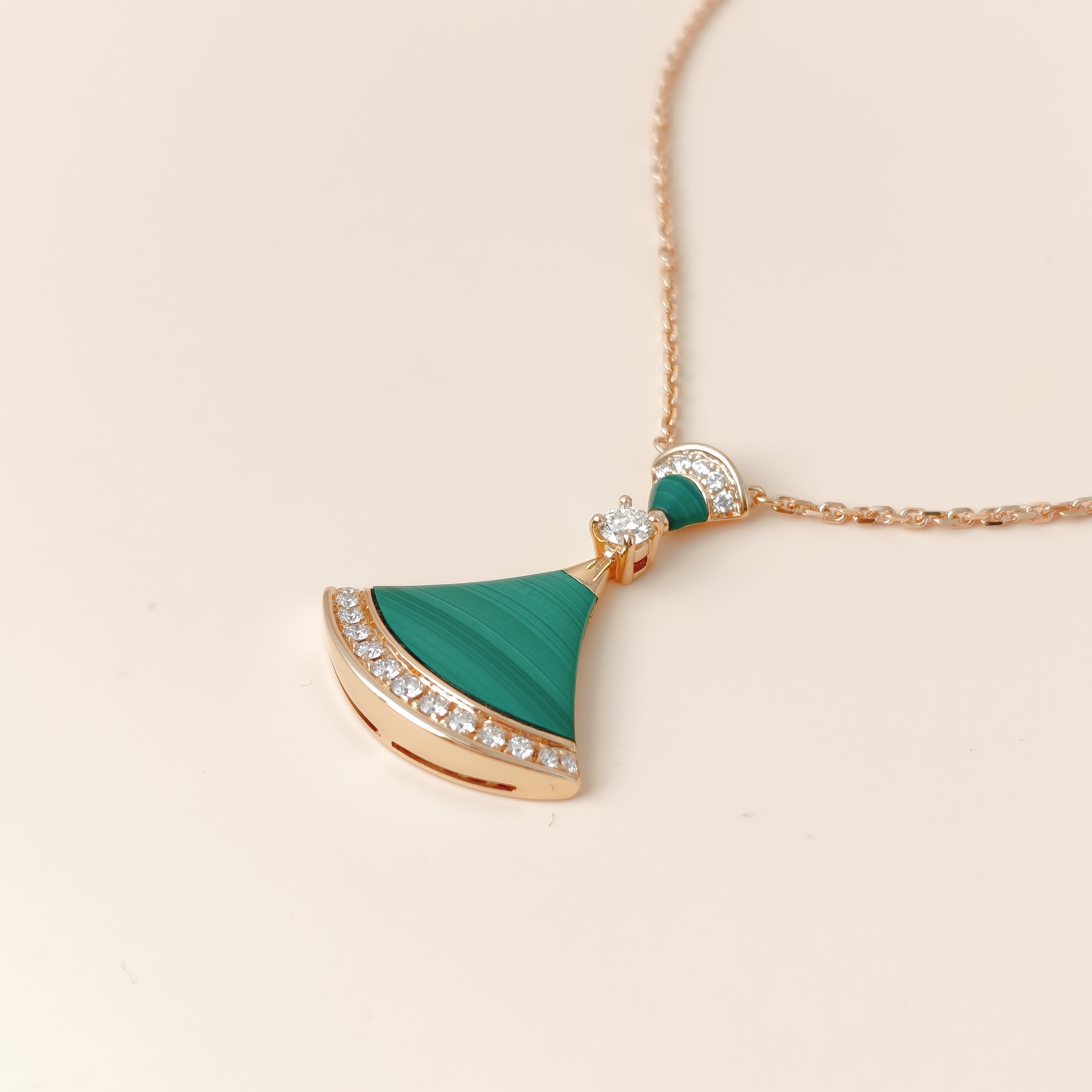 Bvlgari Necklace DIVAS’ DREAM Collection Malachite Pavé Diamond Malachite Diamond18KR ose Gold Large43cm — cover view 9 of 13