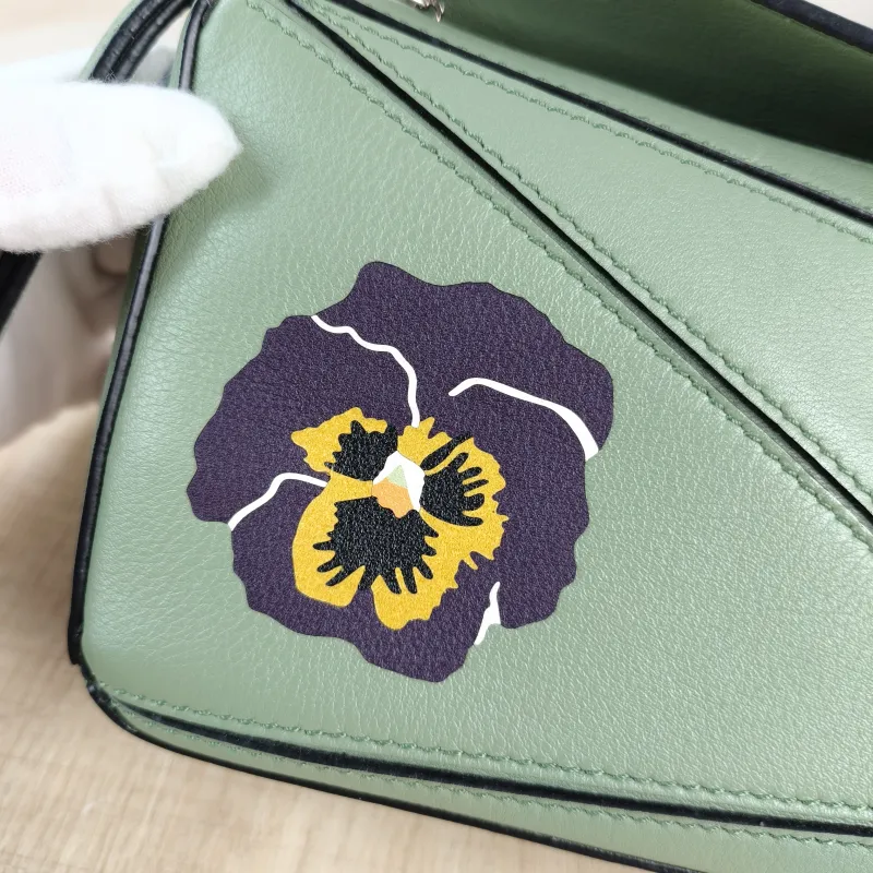 LOEWE Crossbody Bag Puzzle Green Calfskin Mini 18 × 8 × 12.5 cm — detail view 3 of 12