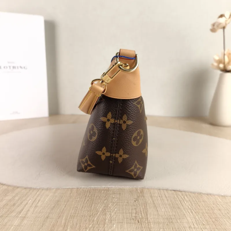 Louis Vuitton Shoulder Bag Pochette Mia Monogram PVC One Size 22 × 8 × 14.5 cm — detail view 3 of 10