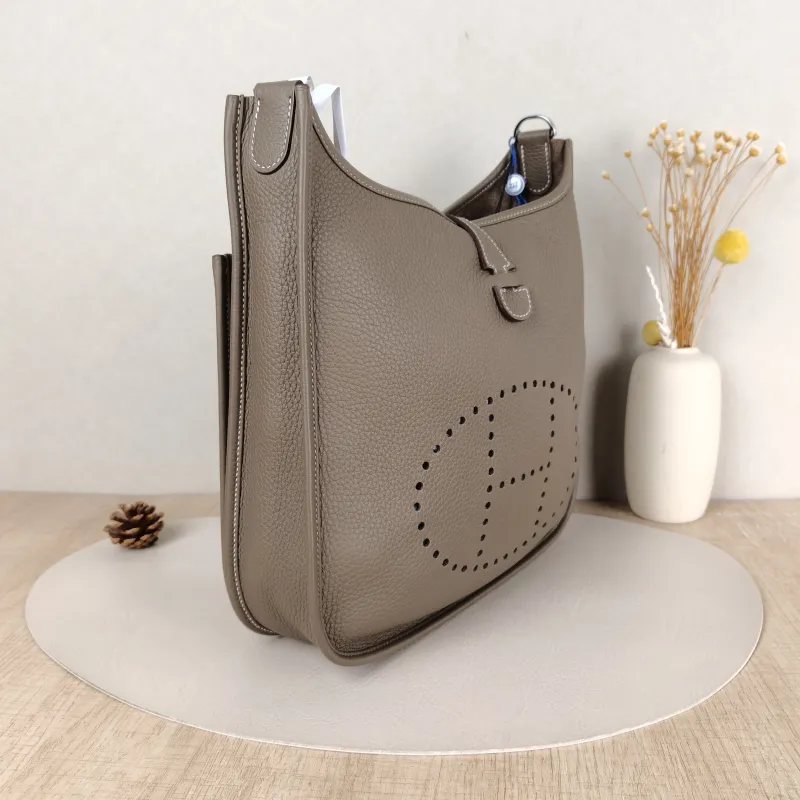 Hermès Crossbody Bag Evelyne 29 29 Taurillon Clemence TC Calfskin Small 29 × 8 × 30 cm W — cover view 2 of 6