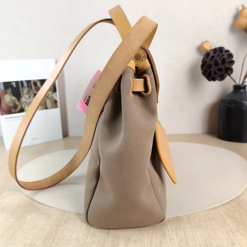 Hermès Crossbody Bag Herbag 31 Calfskin，Canvas Medium 30.5 × 11 × 25.5 cm B — detail view 8 of 13
