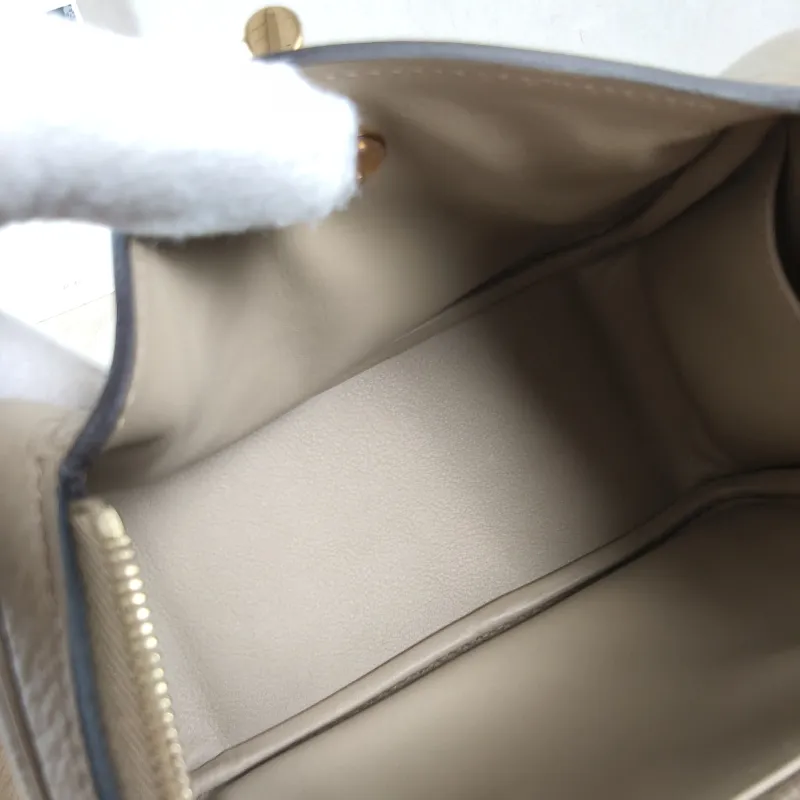 Hermès Crossbody Bag Lindy Mini 19 8Q Beige TC Calfskin Mini 19 × 9.5 × 13 cm G — detail view 7 of 12