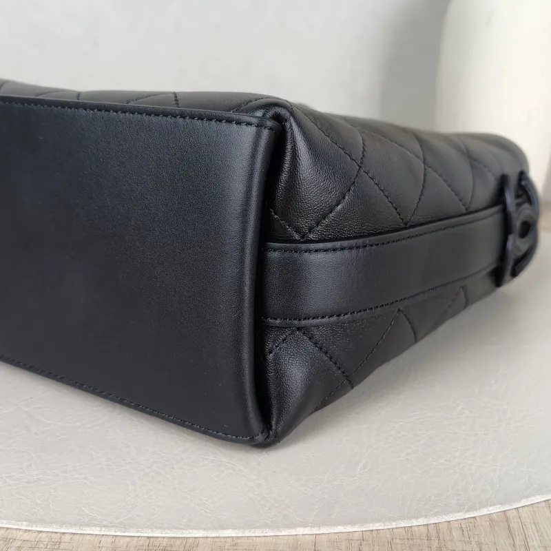 Chanel Shoulder Bag Bucket Bag Black Lambskin Mini 16 × 10 × 18 cm — detail view 1 of 12