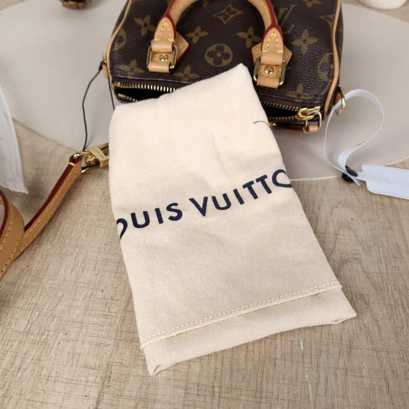 Louis Vuitton Crossbody Bag Speedy Nano Shoulder Strap PV Cnano16 × 7.5 × 10 cm — detail view 5 of 10
