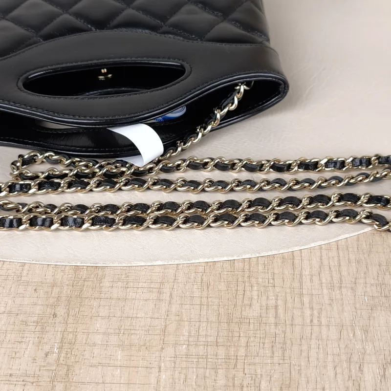Chanel Shoulder Bag31Bag Black Waxed Leather Calfskinnano20.5 × 3.5 × 17 cm — detail view 5 of 11