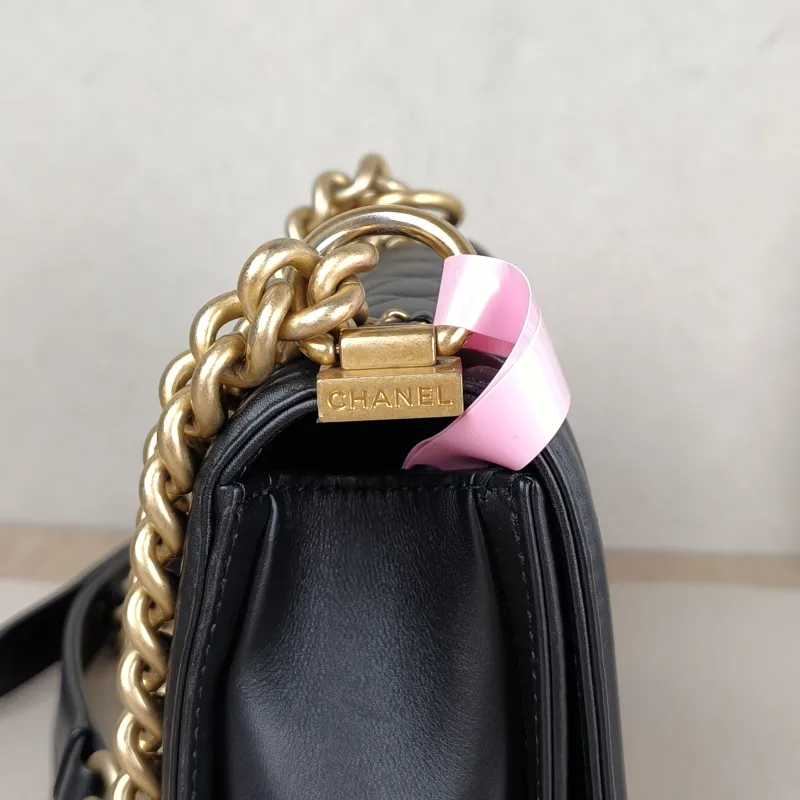 Chanel Crossbody Bag Le Boy​ Black Calfskin Small 20.5 × 8.5 × 12 cm 29 — detail view 11 of 15