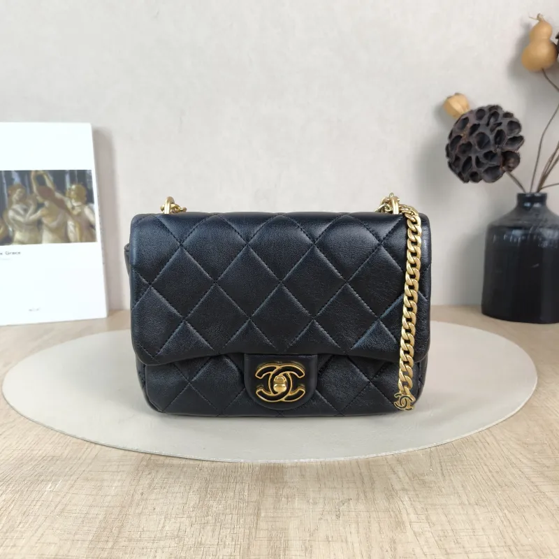 Chanel Crossbody Bag 22p Black Lambskin One Size 20 × 5 × 15 cm