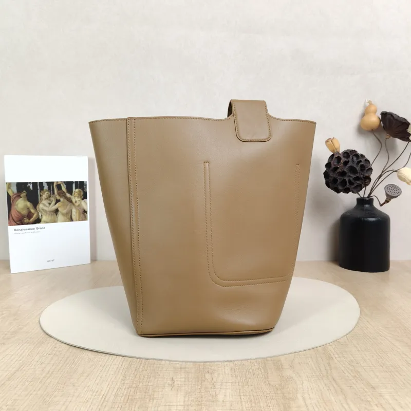 LOEWE Top Handle Bag Pebble Bucket Bucket Bag Calfskin Medium24.5 × 23.5 × 28 cm