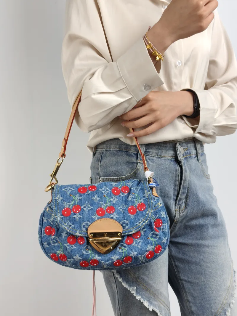 Louis Vuitton Shoulder Bag Sunset Blue · One Size 27 × 3 × 18 cm — on-model view 1 of 2