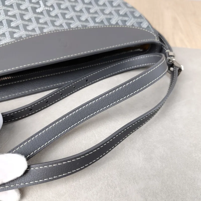 GOYARD Crossbody Bag Hirondelle Grey Canvas ine25 × 6 × 17 cm — detail view 11 of 12