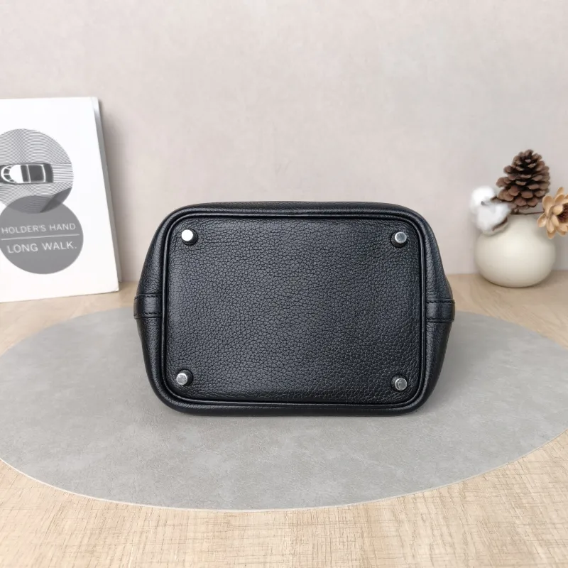 Hermès Top Handle Bag Picotin Lock 18 18Black Clemence Taurillon TC Calfskin Small18 × 13 × 19 cm — cover view 3 of 6