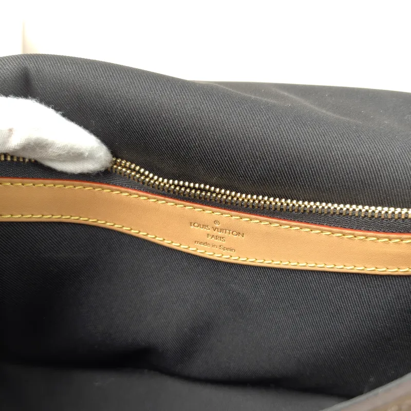 Louis Vuitton Crossbody Bag Diane Baguette Bag Shoulder Strap PVC Small24 × 9 × 15 cm — detail view 13 of 14