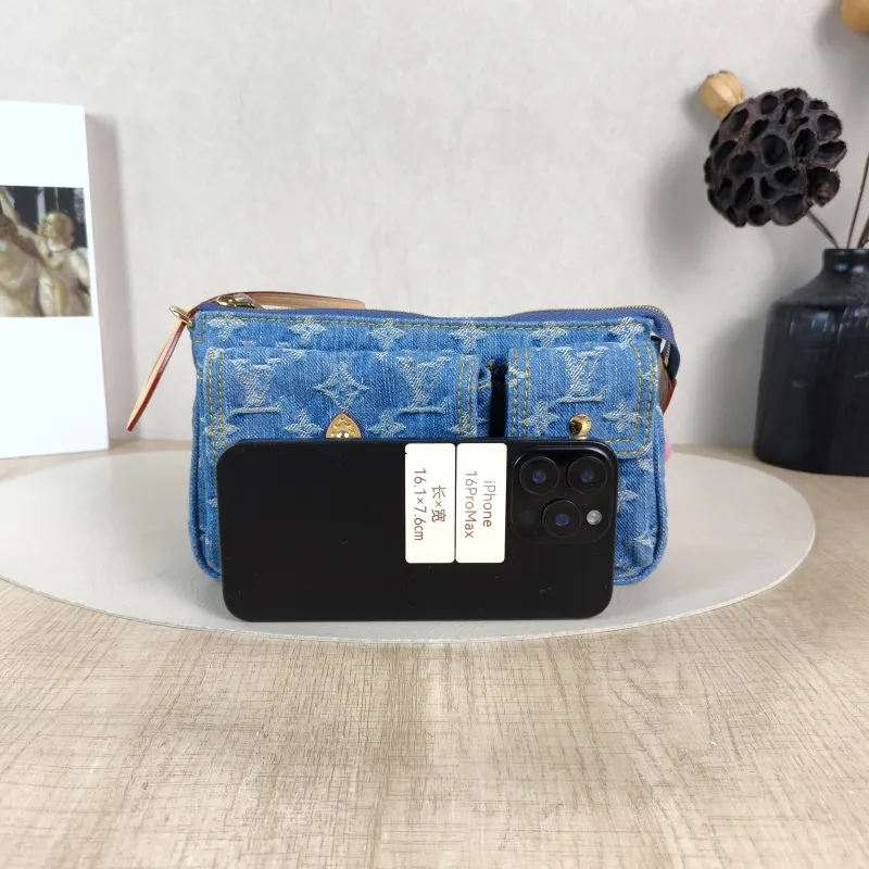 Louis Vuitton Shoulder Bag Pochette Accessories Cargo One Size 23.5 × 3 × 14 cm — cover view 3 of 6