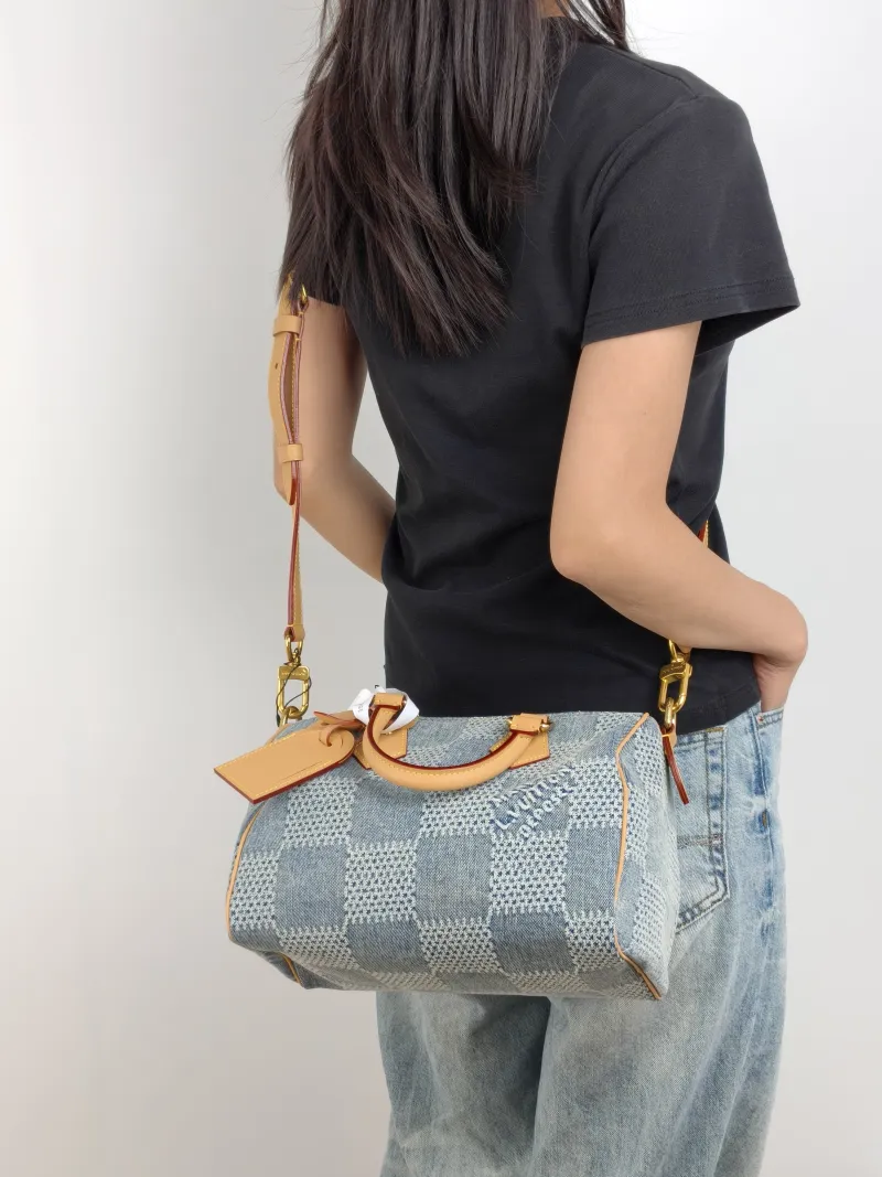 Louis Vuitton Crossbody Bag Speedy25 Medium 25 × 15 × 19 cm — on-model view 3 of 3