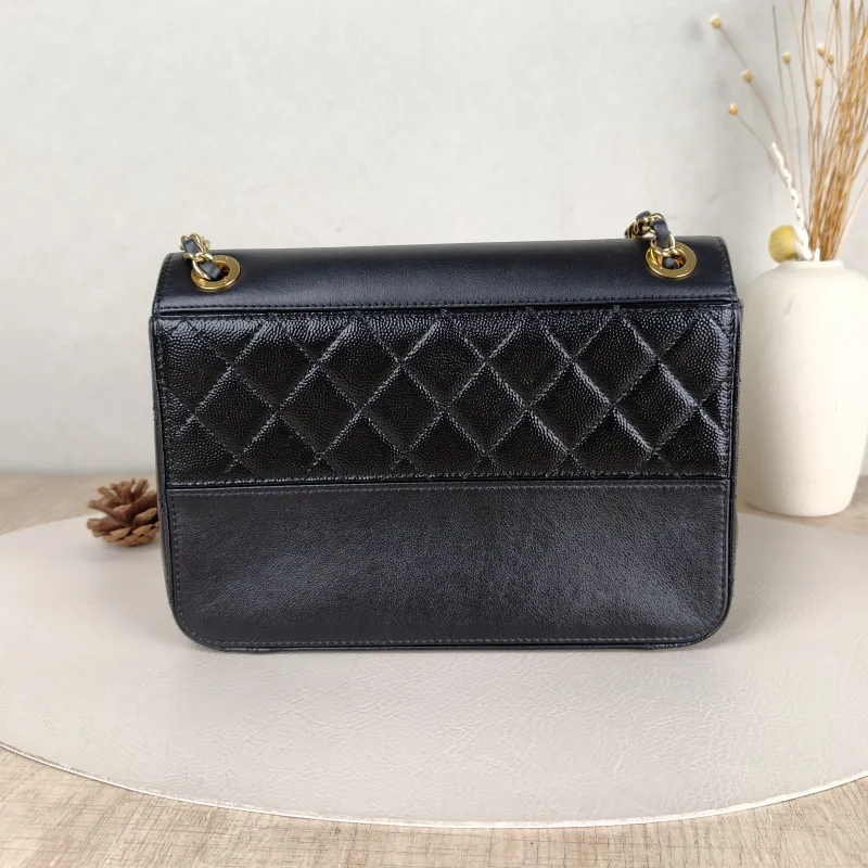 Chanel Crossbody Bagcf Collection Crossbody Bag Black Calfskin One Size22 × 6 × 16 cm — cover view 2 of 5