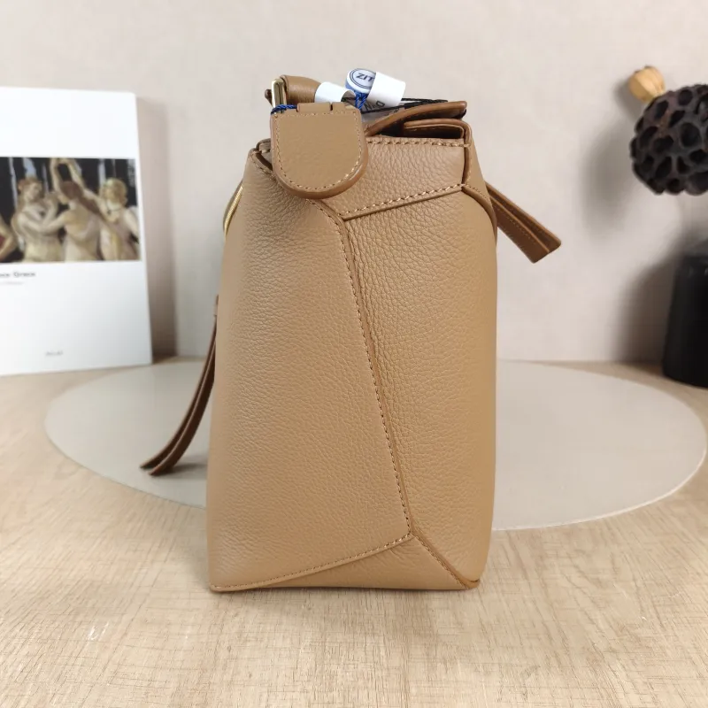 LOEWE Shoulder Bag Puzzle Brown CC alfskin Medium 29 × 14 × 19.5 cm — detail view 10 of 12