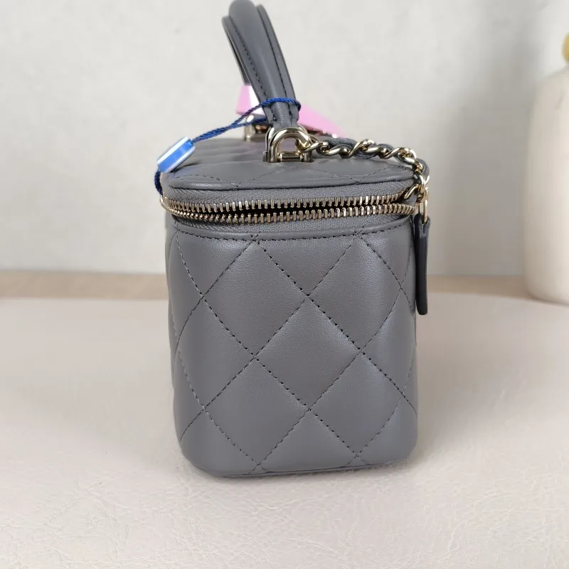 Chanel Crossbody Bag Edition Grey Lambskinmini16 × 8 × 9.5 cm — detail view 2 of 14