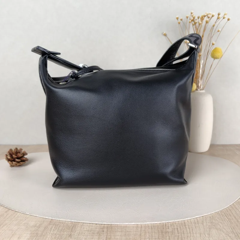 LOEWE Crossbody Bagcubi Crossbody Bag Black Calfskin Small29.5 × 10 × 22 cm