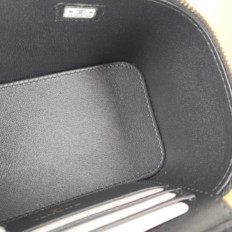 Chanel Crossbody Bag Black Lambskin One Size 16 × 8 × 9.5 cm — detail view 8 of 14