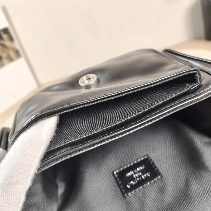 Louis Vuitton Crossbody Bag CARGO Camera Bag Black Calfskin Mini 23 × 10 × 14 cm — detail view 4 of 11