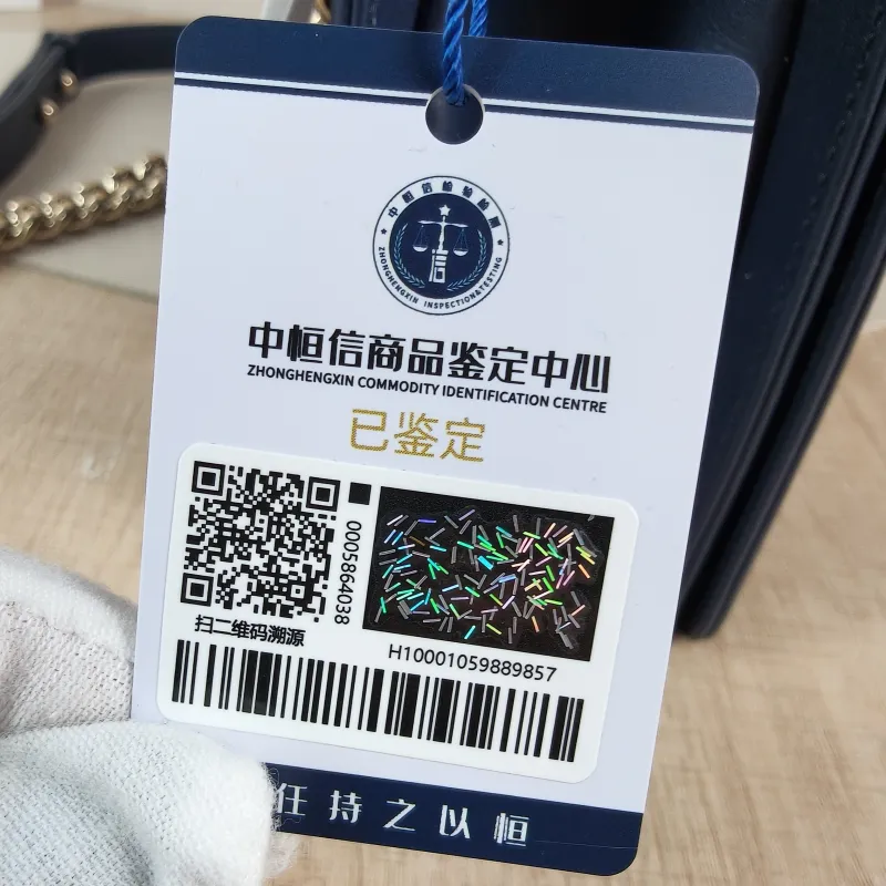 Chanel Crossbody Bag Le Boy​Navy Medium25 × 9 × 15 cm — detail view 4 of 14