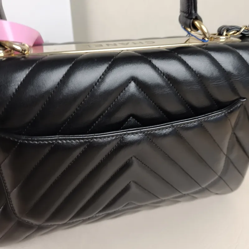 Chanel Crossbody Bag Trendy CC Black with Gold-Tone Hardware V Lambskin Large 30 × 12 × 19 cm 25 — detail view 11 of 14