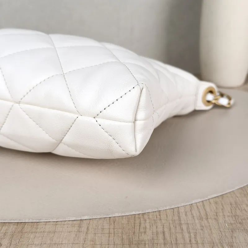 Chanel Shoulder Bag25s hobo White Lambskin Large32 × 6 × 20 cm — detail view 1 of 12