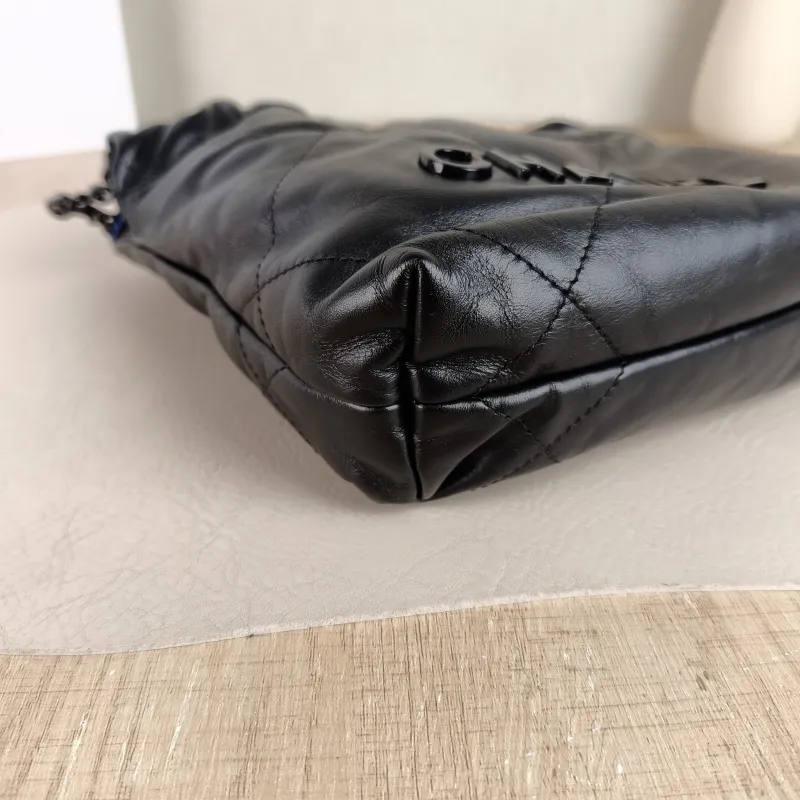 Chanel Shoulder Bag22Bag Black CC alfskinmini20 × 6 × 19 cm — detail view 3 of 12