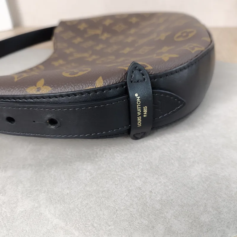 Louis Vuitton Shoulder Bag COOKIE Monogram PVCBB28.5 × 5 × 19 cm — detail view 1 of 14