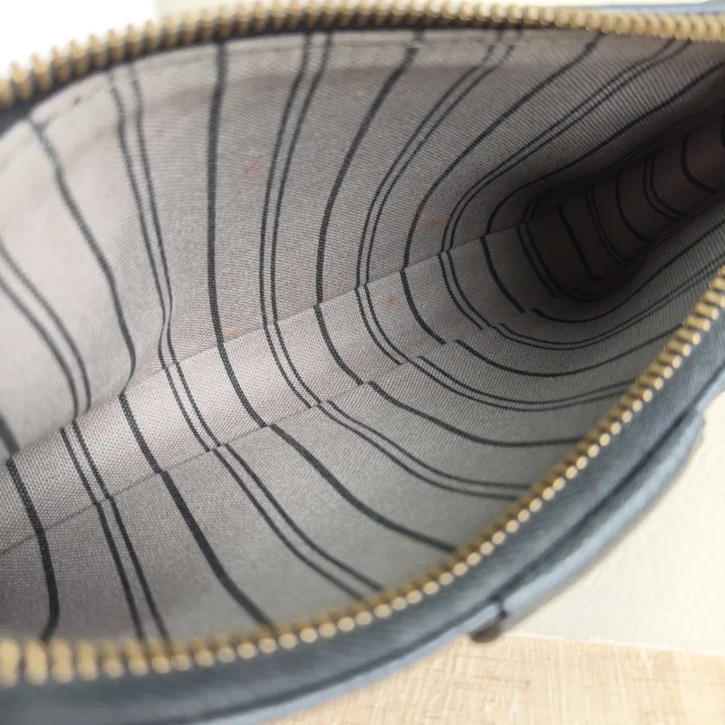 Louis Vuitton Crossbody Bag EASY POUCH ON STRAP Black Empreinte Embossed Calfskinmini19 × 3 × 11.5 cm — detail view 5 of 7