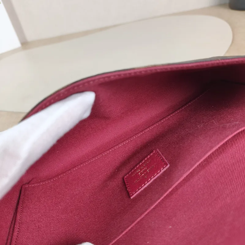 Louis Vuitton Crossbody Bag Pochette Félicie Monogram PVC Small 21 × 3 × 12 cm — detail view 14 of 17