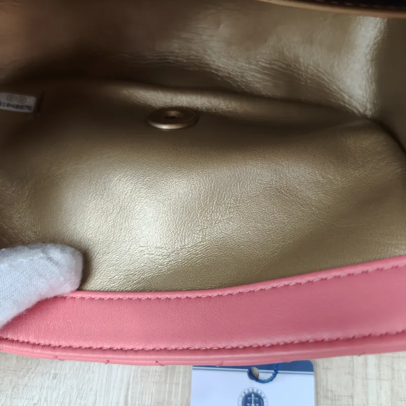 Chanel Crossbody Bag Pink Lambskinmini17 × 8 × 13.5 cm — detail view 1 of 19
