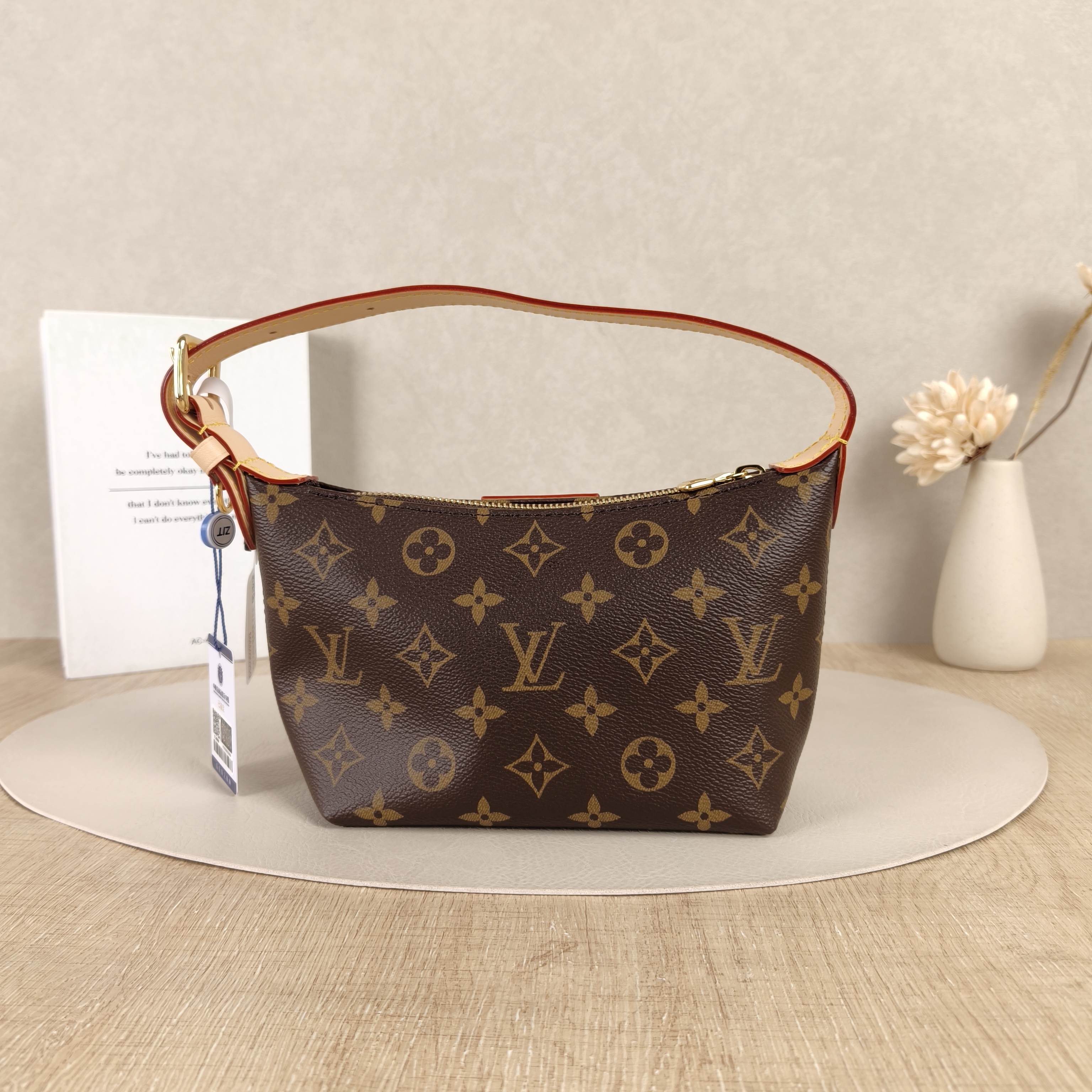 Louis Vuitton Shoulder Bag Pochette Hills Monogram PVC One Size18.5 × 6.5 × 11 cm — cover view 5 of 8