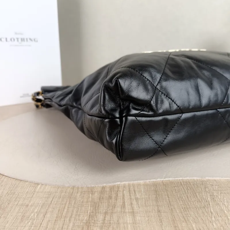 Chanel Shoulder Bag22Bag Black CC alfskin Small35 × 7 × 37 cm — detail view 3 of 14