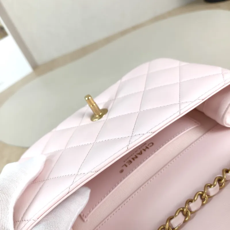 Chanel Crossbody Bag 24a Pearl Pink Lambskin Mini 19 × 7 × 13 cm — detail view 10 of 11