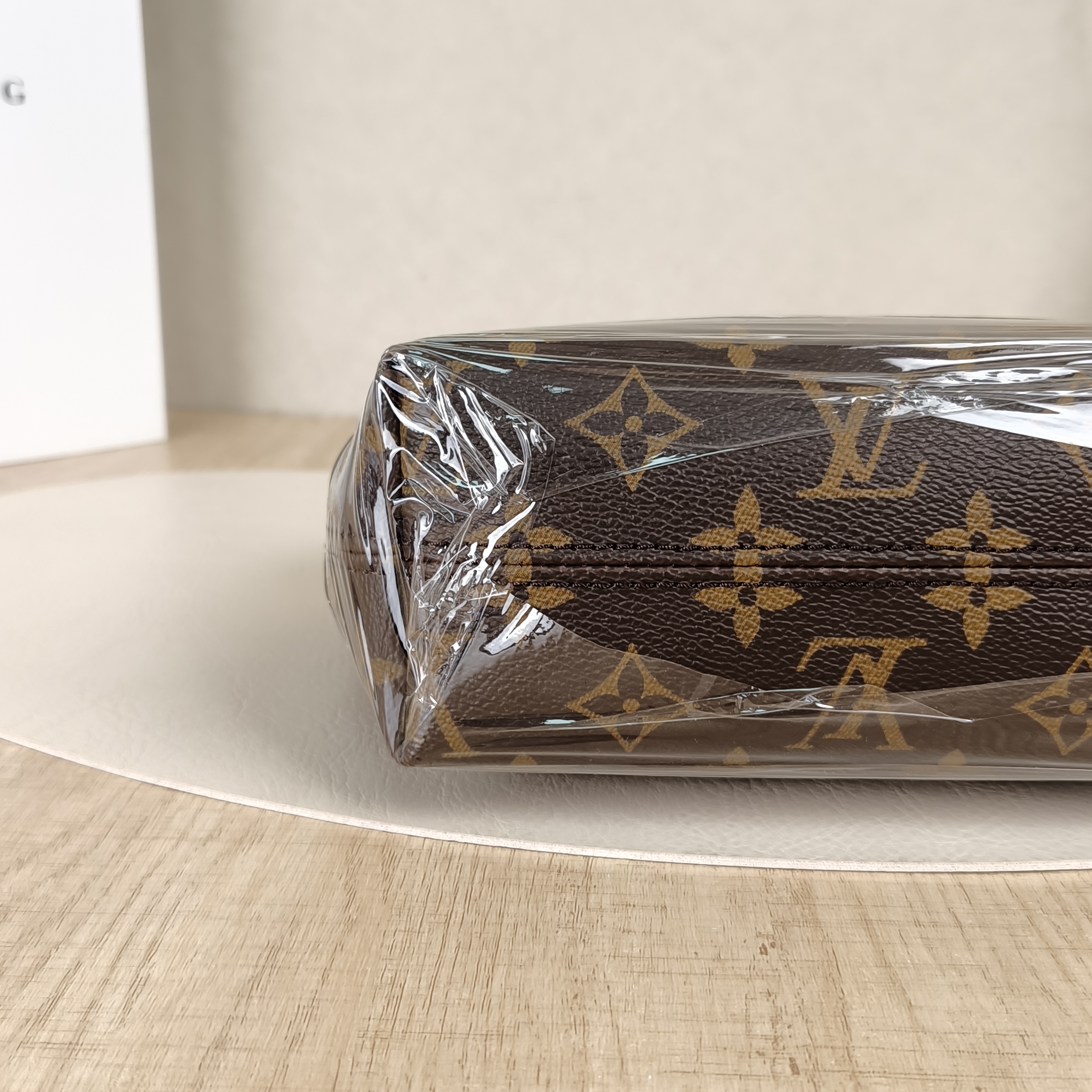 Louis Vuitton Shoulder Bag Pochette Hills Monogram PVC One Size18.5 × 6.5 × 11 cm — cover view 8 of 8