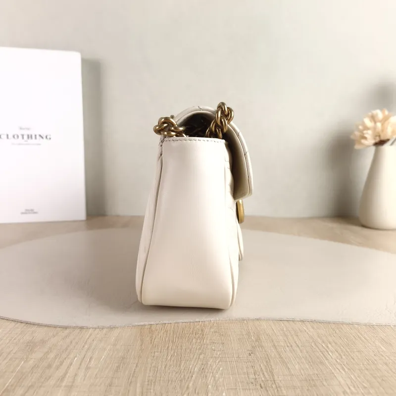 GUCCI Crossbody Bag GG Marmont Medium Marmont 26 White Calfskin 26 × 7 × 15 cm — detail view 4 of 12