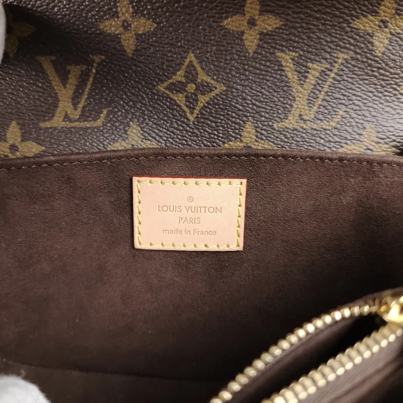 Louis Vuitton Crossbody Bag Pochette Métis East West Monogram PVC Small 21.5 × 6 × 13.5 cm — detail view 12 of 14