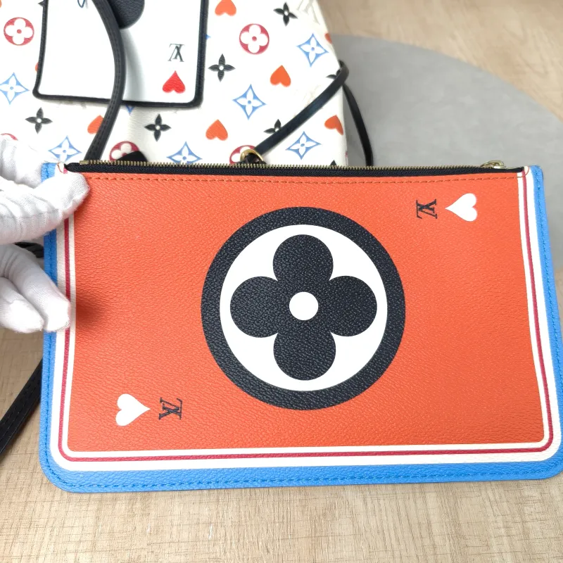 Louis Vuitton Shoulder Bag Neverfull White · Game On PVC Medium 31 × 14 × 28 cm — detail view 2 of 10