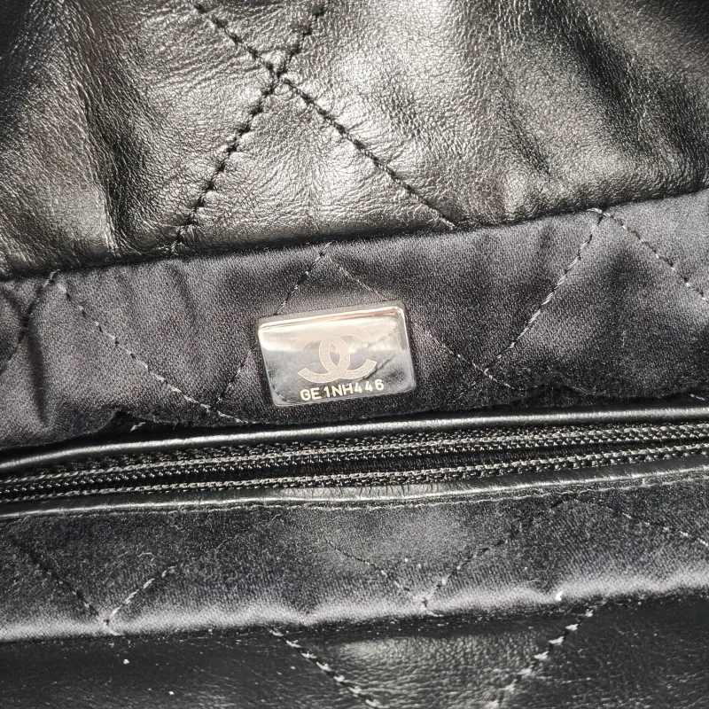 Chanel Shoulder Bag 22Bag Black CC alfskin Large 48 × 10 × 45 cm — detail view 3 of 15