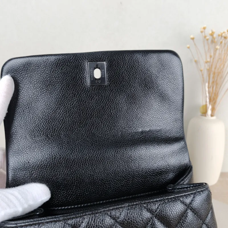 Chanel Crossbody Bag Coco Handle​Black Calfskin Small24 × 10 × 14 cm — detail view 4 of 16
