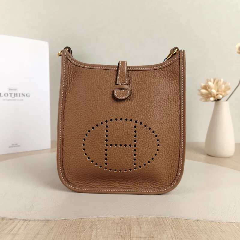 Hermès Crossbody Bag Evelyne Mini 16 Mini 16 Clemence Taurillon TC Calfskinmini17 × 5.5 × 18 cm